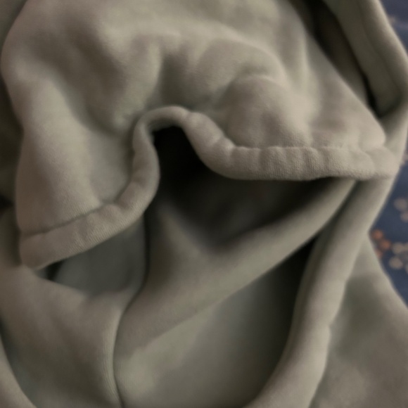 Comfrt Airplane Mode Hoodie Aloe Size Medium New - Picture 3 of 6